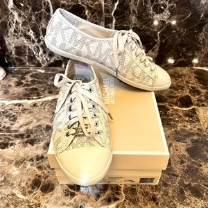 MICHAEL Michael Kors-Laser Dot Cut
Logo-KRISTY-Flat Sneakers-Vanilla-Sz 8M